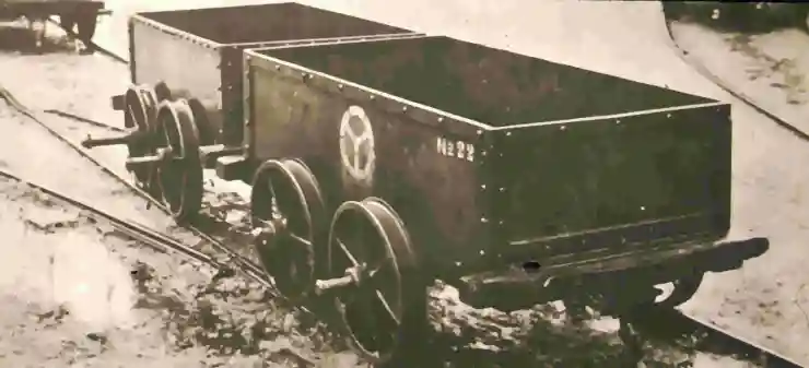 Fichier:Wagonnets charbon.webp
